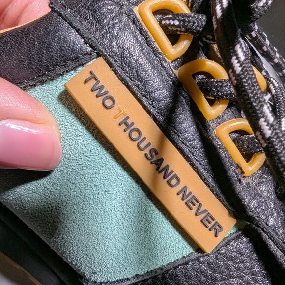 Two Thousand Never 70s Runner Black Leather Blue Suede Lace Up Sneakers Sz 5 - Picture 5 of 7